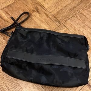 COBB & CO camo pouch